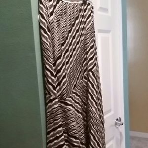 CATO gently used black/white pull on maxi skirt L